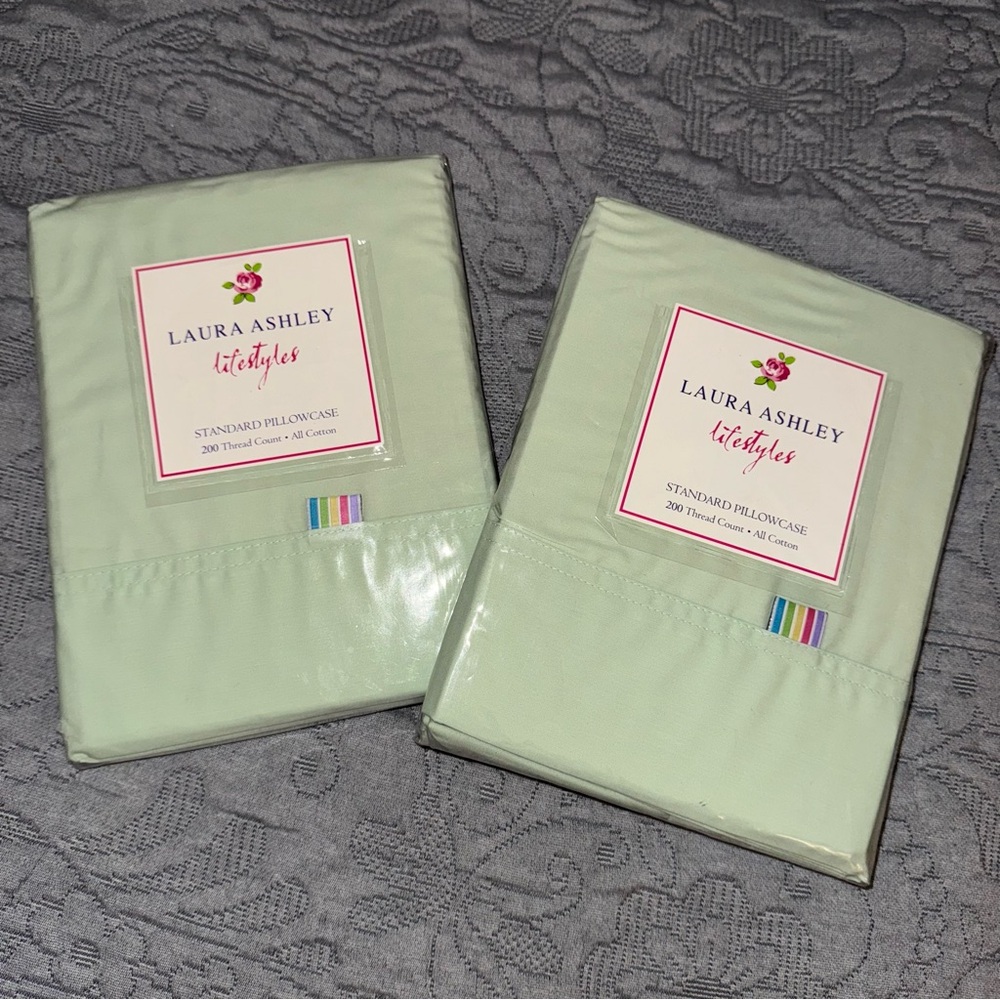 New Set of 2 Vtg Laura Ashley Lifestyles Standard Pillowcases Cotton Light Green